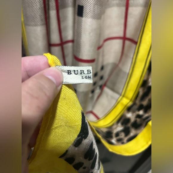 Burberry London shawl. Used . Condition 9/10 - Picture 3 of 7